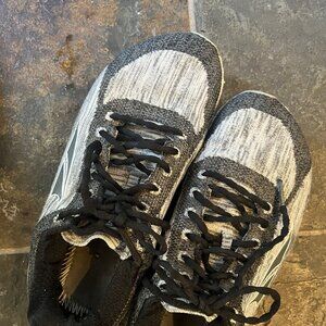 Altra Escalante Sneakers Grey Black AFW1733G-4 Womens Size 8